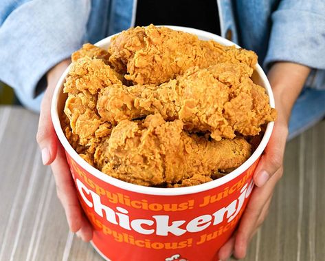 image Popeyes Food, Fast Food Salads, Peach Mango Pie, National Fried Chicken Day, Chicken Fingers Baked, Chicken Finger, Chicken Finger Recipes, Crispy Chicken Burgers, Chicken Items