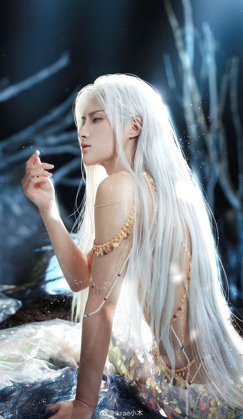 Mermaid With White Hair, Angel Pose Reference Male, Merman Cosplay, Mermaid Male, Desharow Merman, Silver Hair Men, Male Mermaid, Long Silver Hair, Mermaid Cosplay