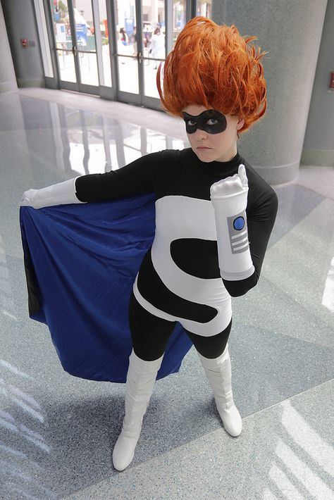 Syndrome- Incredibles Superhero And Villian Costumes Diy, Villans Costumes, Disney Villians Costume, Incredibles Cosplay, Superhero And Villain Costumes, Heroes And Villains Costumes, Red Head Halloween Costumes, Disney Villain Costumes, Incredibles Costume