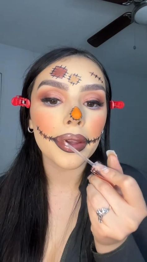 Halloween Makeup Easy Tutorials, Scarecrow Makeup Tutorial, Easy Scarecrow Makeup, Simple Halloween Makeup, Spooky Season Aesthetic, Makeup Halloween Costume, Halloween Makeup Inspo, Halloween Core, Scarecrow Halloween Makeup