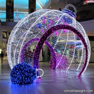 Decorative big 3D LED Christmas light balls | iChristmasLight Best Outdoor Christmas Decorations, Christmas Lights Outside, Diy Christmas Lights, Christmas Light Installation, Christmas House Lights, Outdoor Christmas Tree, Christmas Light Displays, Christmas Lighting, Christmas Tree Painting