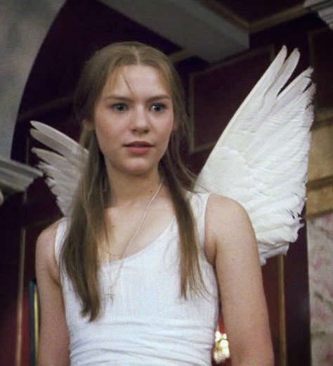 Movie Aesthetic Film, Juliet Capulet, Aesthetic Film, Movie Aesthetic, Romeo And Juliet, Clue, Angel Wings, Halloween Costumes, Dress Up