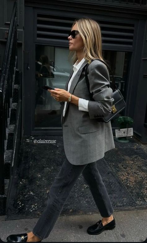 Grey Blazer Women, Ballet Flats Outfit, Elegant Classy Outfits, Style Casual Chic, Flats Outfit, Corporate Outfits, Blazer Jeans, Grey Outfit, Cooler Look