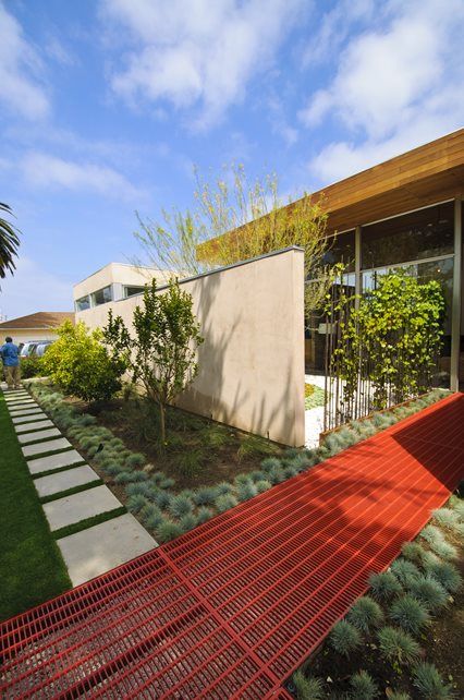 Modern Landscaping - Venice, CA - Photo Gallery - Landscaping Network Deck Landscaping, Contemporary Landscape Design, Urban Landscape Design, Pool Landscape Design, Modern Landscape Design, Easy Landscaping, Modern Garden Design, Modern Landscape, Landscape Architecture Design