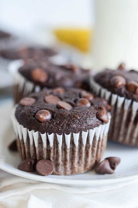 Banana Mocha Chip Muffins: these one-bowl double chocolate banana muffins are loaded with three whole bananas, a ton of chocolate chips and espresso flavor. Healthy Chocolate Zucchini Muffins, Paleo Baking Powder, Egg Free Muffins, Paleo Banana Bread Recipe, Chocolate Banana Muffins Recipe, Healthy Chocolate Muffins, Natural Nurturer, Healthy Muffin, Kid Foods