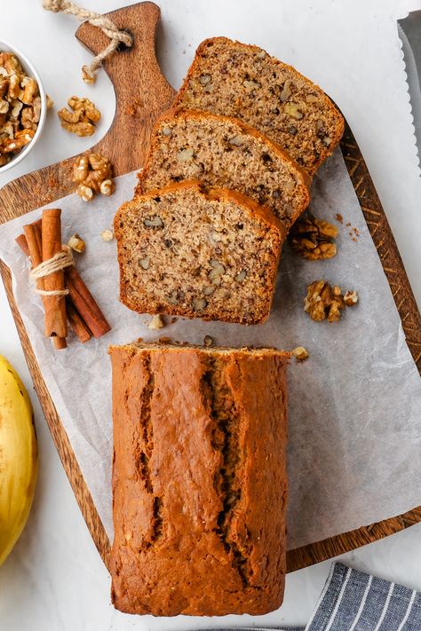 One Bowl Banana Bread One Bowl Banana Bread, Food Photography Cake, Food Photography Dessert, Baking Photography, Easy Banana Bread Recipe, Food Photoshoot, Dessert Photography, Dessert Aux Fruits, Cake Photography