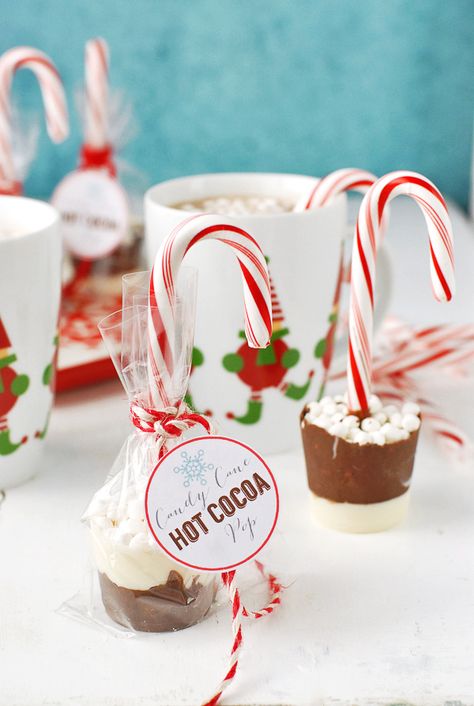 Candy Cane Recipe, Leftover Candy, Peppermint Hot Cocoa, Christmas Candies, Hot Chocolate Gifts, Chocolate Pops, Chocolate Spoons, Christmas Food Gifts, Christmas Hot Chocolate