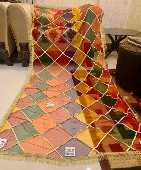 Designer Dupatta Ideas, Haldi Dress For Bride, Fancy Sarees With Price, Dupatta Designs Ideas, Duppattas Designs Ideas, Multi Dupatta, Suits For Women Indian, Diy Wall Decor For Bedroom, Pakistani Bridal Dress