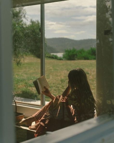 Reading In Nature, Quiet Girl, The Quiet Ones, Improvement Books, Shake Off, They Left, Books For Self Improvement, Woman Reading, Trik Fotografi