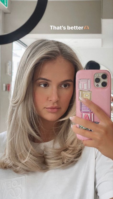 Medium Length Blonde Hair, Summer Blonde Hair, Blonde Hair Brown Eyes, Dyed Blonde Hair, Ash Blonde Hair, Blonde Hair Inspiration, Blonde Hair Shades, Blonde Hair Looks, Glam Hair