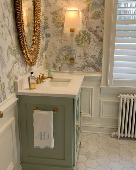 Lucy Williams on Instagram: "Check out this before and after! Total powder room overhaul!!! @schumacher1889 @sunwoodworks @visualcomfort @wildwoodhome #beforeandafter #lucywilliamsinteriors #lucywilliams @modernmatterhardware #powderroom #bathroom #interiors #interiordesign #interiordecor" Southern Home Magazine, Traditional Powder Room, Wash Room, Lucy Williams, Bathroom Remodels, Powder Room Design, Ocean Mist, Hall Bathroom, Bathroom Inspiration Decor