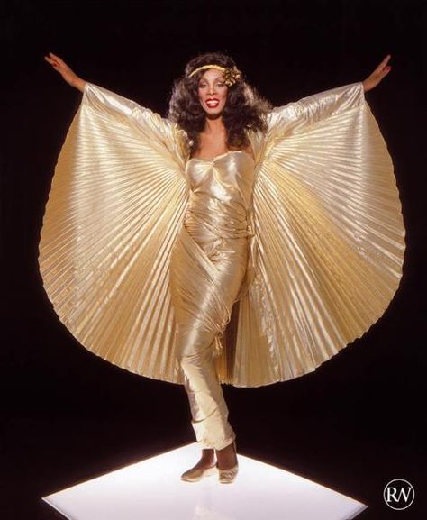 Donna Summer is the Overlooked Style Icon that We Need to Get our Sparkle Back Tropical Disco, Donna Summers, Disco Lemonade, Musical Hair, Disco Queen, Musica Disco, Track Star, 70s Glam, 80s Disco