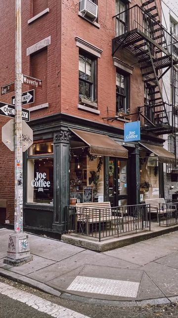 Manhattan Coffee Shop, New York Cafe Aesthetic, New York Coffee Shop, Nyu Dorm, Soho Cafe, Industrial Coffee Shop, Nyc Cafe, New York Cafe, Nyc Coffee Shop