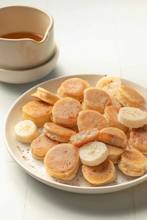 Mini Banana Pancakes - Wooed By The Food Mini Banana Pancake Bites, Mini Banana Pancakes, Pancake Pictures, Kids Pancakes, Pancake Bites, Easy Baby Food Recipes, Banana Pancakes Recipe, Mini Bananas, Fun Baking