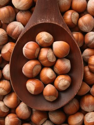 Hazelnuts Deco Fruit, Healthy Nuts, Nuts & Seeds, Wooden Spoon, Fruit And Veg, Dried Fruit, Fruits And Veggies, Hazelnut, Food Photo