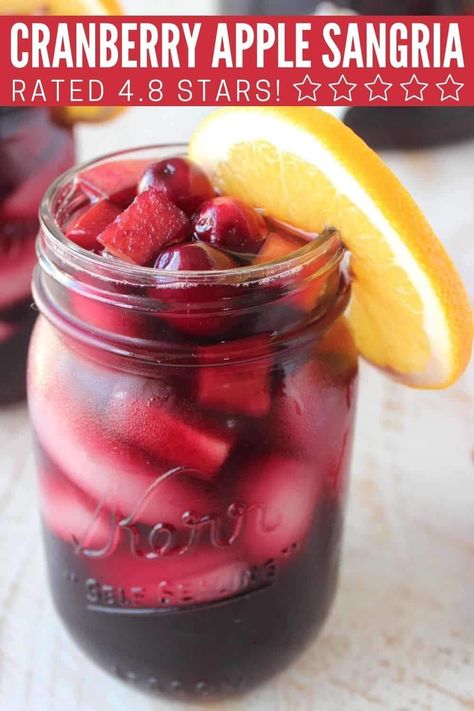 Holiday Sangria Recipes, Apple Sangria Recipes, Holidays With Friends, Thanksgiving Sangria, Fall Sangria Recipes, Cranberry Sangria, Holiday Sangria, Friendsgiving Dinner Party, Apple Sangria