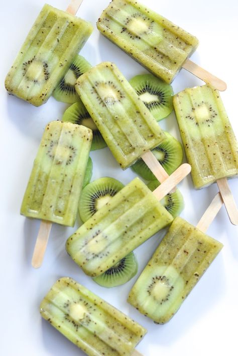 Summer Dessert Ideas, Kiwi Popsicles, Healthy Junk Food, Frozen Summer, Fruit Popsicles, Healthy Swaps, Yummy Ice Cream, Yogurt Flavors, Most Nutritious Foods