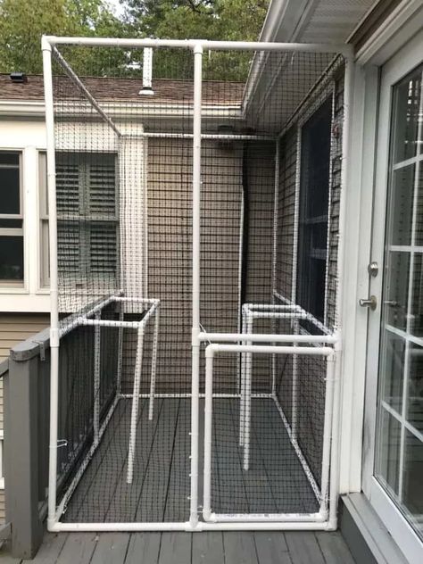 9 Free DIY Catio Plans Catio Plans, Diy Cat Enclosure, Outdoor Enclosure, Chat Diy, Kat Diy, Cat Fence, Cat Patio, Outdoor Cat Enclosure, Cat Proofing