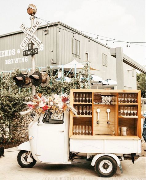 Beverage Cart Ideas, Unique Wedding Trends, Beer Station, Wedding Food Ideas, Pizza Buffet, Beverage Cart, Cocktail Images, Beer Truck, Drink Stand