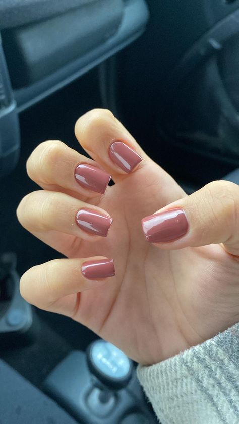 Biab Autumn Nails Inspiration, Simple Acrylic Nails Solid, February Nails Solid Color, Solid Nail Colors Winter, Plain Holiday Nails, Acrylic Nails Solid Color Simple, Plain Coloured Nails, Solid Colour Acrylic Nails, February Nails Ideas Simple