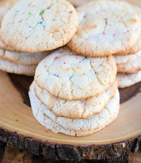 2 ingredient angel food cake mix cookies are fun! A light dessert with just 5 Weight Watchers Smart Points, you can use any flavors you like. 2 Ingredient Cookies, Angel Food Cake Desserts, Cake Batter Cookies, Soft Baked Cookies, Angel Food Cake Mix Recipes, Sally's Baking, Confetti Cake, Cake Vegan, Soft Bakes