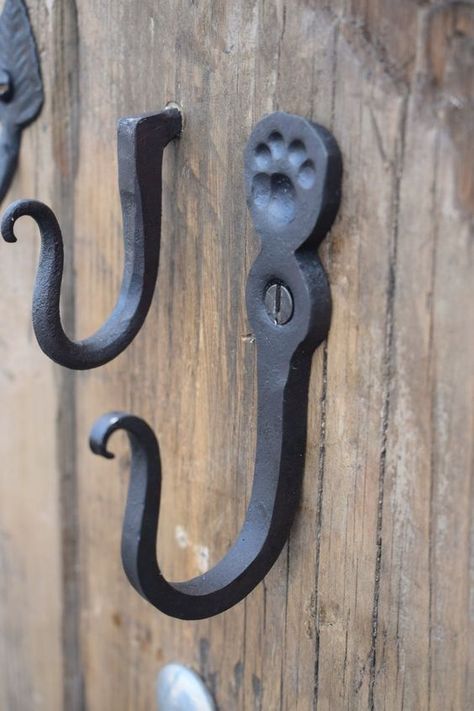 Wrought Iron Decor, Blacksmith Projects, Rustic Hardware, Horseshoe Crafts, Metal Workshop, Metal Working Projects, Safe And Sound, Horseshoe Art, Forging Metal