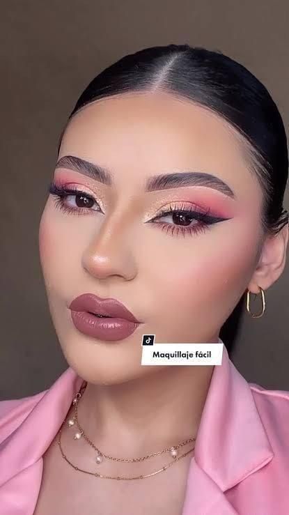 Pink Nude Eyeshadow Looks, Makeup Rosa, Makeup Coquette, Xmas Makeup, Makeup Ojos, Silver Makeup, Party Makeup Looks, Latina Makeup, Makeup Face Charts