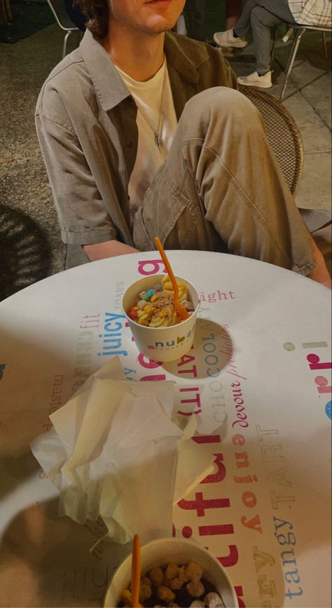 frozen yogurt #datenight #aesthetic #college #dessert Frozen Yogurt Date Aesthetic, Frozen Yogurt Date, Yogurt Aesthetics, Frozen Yogurt Aesthetic, Perfect Date, Couple Aesthetic, Frozen Yogurt, Summer Of Love, Yogurt