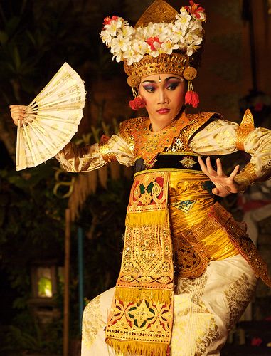 bali dance Bali Culture, Indonesian Culture, Voyage Bali, Bali Hai, Bali Lombok, World Dance, Bali Island, Indonesian Girls, Traditional Dance