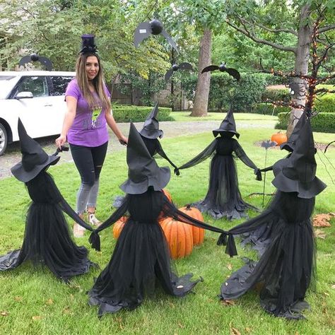 Witch decorations for Halloween. Outdoor Witch, Animated Halloween Decorations, Witch Decorations, Diy Halloween Dekoration, Halloween Themes Decorations, Dekorasi Halloween, Cheap Halloween Decorations, Halloween Decor Diy, Halloween Party Snacks