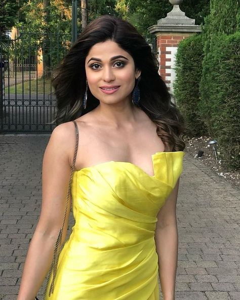 Bollywood Theme Party Outfit For Women, Bollywood Theme Party Outfit, Shamita Shetty, Indian Fashion Trends, Deepika Padukone Style, Celebrity Fashion Looks, Bollywood Updates, Indian Cinema, Travel Humor