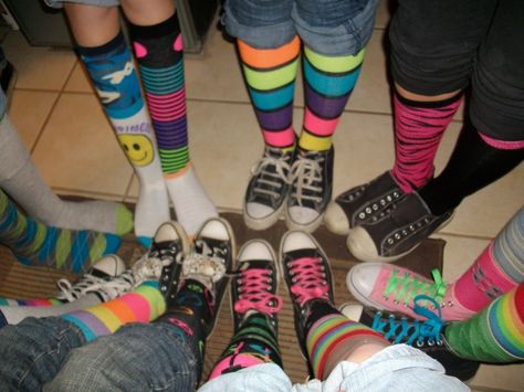 mismatched sox and converse shoes Rawring 20s, Chicas Punk Rock, Pulseras Kandi, Scene Aesthetic, Scene Core, 2000s Emo, Emo Aesthetic, Scene Queens, Images Kawaii