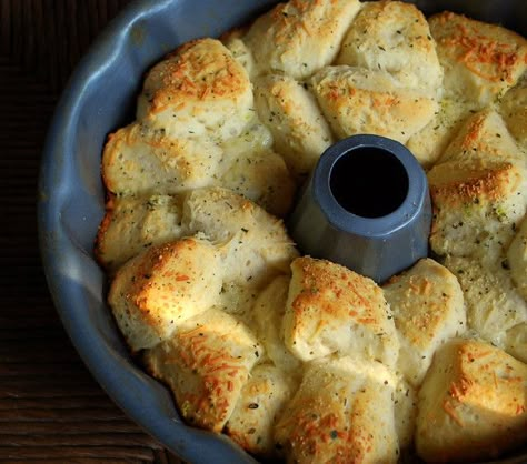 Parmesan Pull Apart Bread, Puff Bread, Grands Biscuits, Pull Apart Garlic Bread, Bundt Pan Recipes, Pull Apart Bread, Monkey Bread, Bundt Pan, Pan Recipes