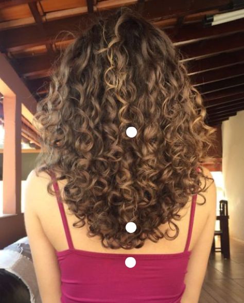 Haircuts For Wavy Curly Hair Medium, Curly Haircut Side Part, U Shape Curly Hair, Naturally Curly Hair With Layers, Medium Length Haircut Curly Hair Layers, Oval Curly Haircuts, Curl Haircuts For Women, Layer Curly Haircut, U Shaped Haircut Curly Hair