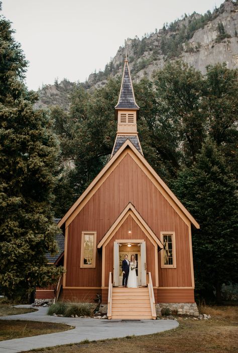 Yosemite Chapel Wedding, Small Mountain Wedding, Yosemite Wedding Venues, Sparklers Wedding, Cakes Fondant, Creative Wedding Favors, Yosemite Elopement, Cheap Favors, Yosemite Wedding