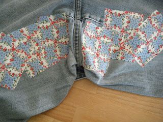 Makin' Projiks: Mending holes in the thighs of jeans, but cute! How To Patch Jeans, Textile Art Embroidery, Visible Mending, Art Embroidery, Patched Jeans, Inner Thigh, Sewing Tutorials, Textile Art, Diy Sewing