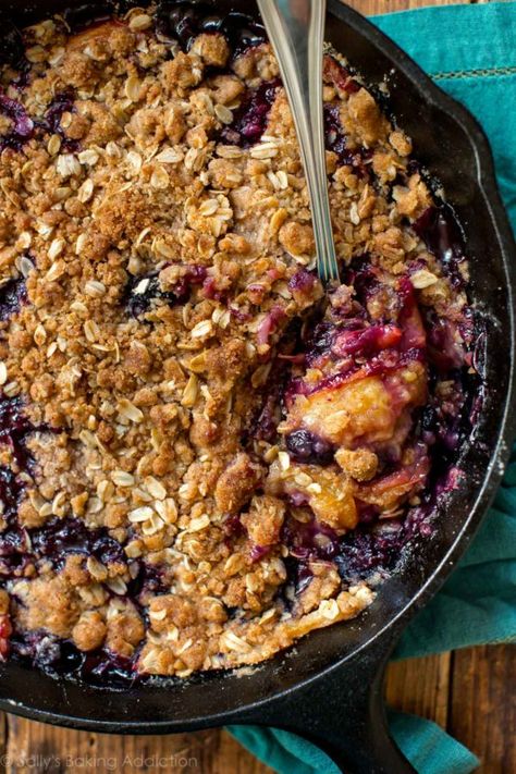 Peach Blueberry Crisp, Blueberry Crumble Pie, Crisps And Cobblers, Peach Crisp Recipe, Blueberry Crisp, Savory Pumpkin Recipes, Peach Blueberry, Peach Crisp, Pie Crumble