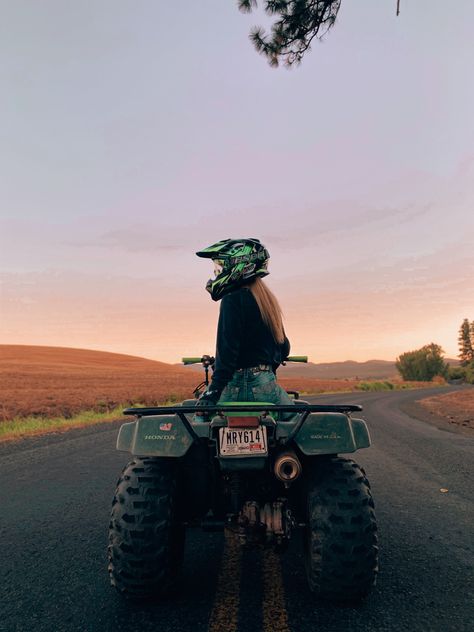 Four wheeler photo shoot Riding Atv Outfits, Atv Ride Poses, Quad Riding Aesthetic, 4 Wheeling Aesthetic, 4wheeler Riding Outfit, Four Wheeler Picture Ideas, Four Wheelers Aesthetic, Fourwheeler Aesthetic, Atv Pictures Ideas