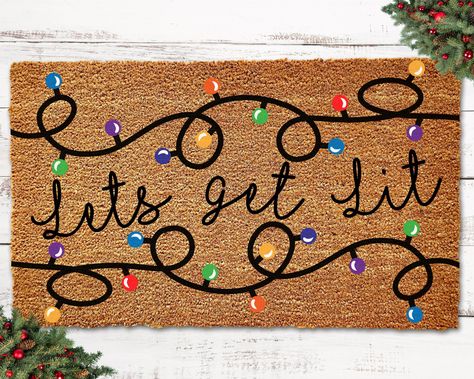 Lets Get Lit- Funny Christmas Doormat! This is the perfect fun Christmas Holiday Decor and/or Gift! UV Printed Coir doormat For longevity, keep out of harsh weather conditions, and direct sunlight. Welcome Mat Ideas Funny, Diy Doormat Stencil, Christmas Floor Mats, Funny Christmas Door Mat, Funny Christmas Front Door Signs, Christmas Coir Doormat, Christmas Door Mat Ideas Diy, Holiday Doormat Diy, Coir Doormat Diy Christmas