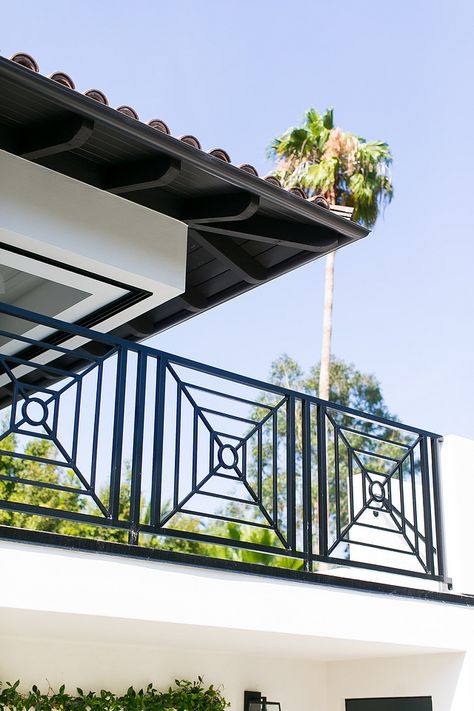 Interior Design Ideas: Fairbanks Ranch - Home Bunch Interior Design Ideas Ss Railing, Iron Railings Outdoor, درابزين السلم, Tor Design, Iron Balcony Railing, Modern Railing, Burglar Proof, Staircase Railing Design, Iron Railings