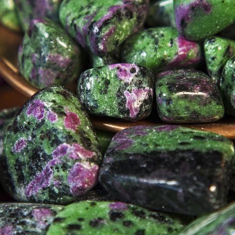 Ruby Meaning, Ruby In Zoisite, Mean Green, Crystals Healing Properties, Crystal Therapy, Emotional Body, Ruby Zoisite, Power Crystals, Color Harmony