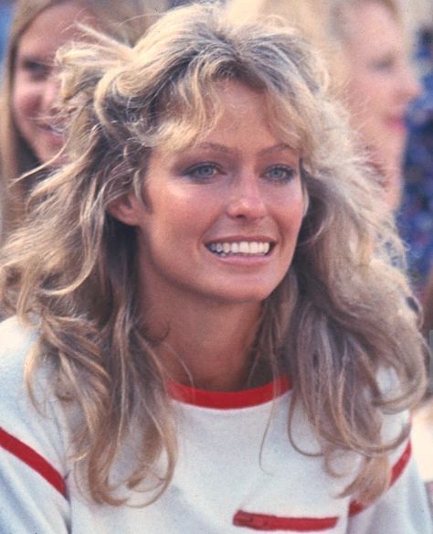 Farrah Fawcett Farrah Fawcet, Donna Mills, Ryan O'neal, Elisabeth Shue, 70s Hair, Kate Jackson, Cheryl Ladd, Mode Hippie, Elizabeth Hurley