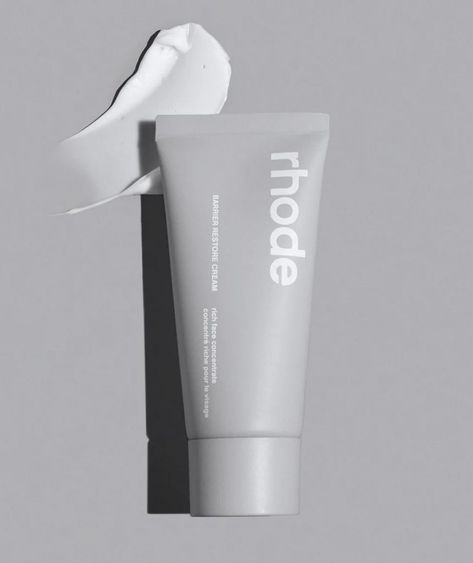 Rhode skin care by Hailey Bieber is actually worth the hype Barrier Cream, Peach And Lily, Clinique Moisturizer, Hydrating Lip Balm, Face Lotion, Skin Care Brands, Glass Skin, Skincare Set, Hailey Bieber