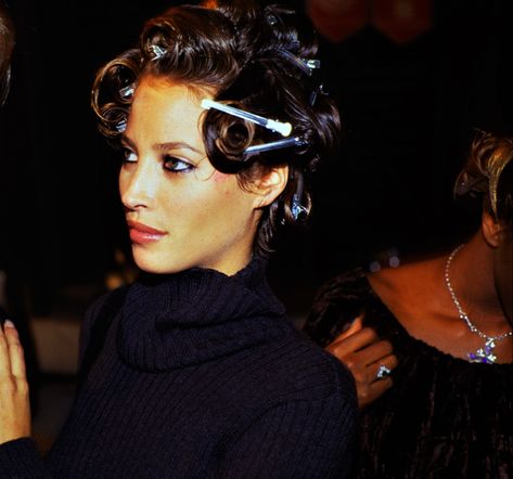 Christy Turlington 90s, Models Backstage, 90s Runway Fashion, Original Supermodels, 90s Model, 90s Supermodels, 90s Models, Model Aesthetic, Christy Turlington