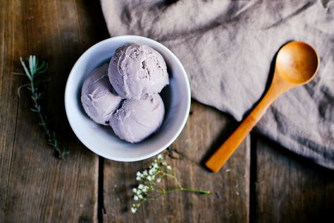 earl grey lavender ice cream Lavender Dessert Recipes, Grey Ice Cream, Earl Grey Ice Cream, Earl Grey Lavender, Lavender Dessert, Strawberry Caramel, Lavender Earl Grey, Lavender Ice Cream, Purple Food Coloring