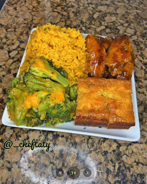 Wing Dinner Meals, Chicken Wings Dinner Ideas Meals, Homemade Yellow Rice, Chicken Wing Side Dishes, Bbq Chicken Sides, Bbq Baked Chicken, Boil Rice, Healty Meals, Cooking Soul Food