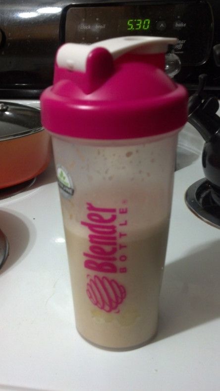 image Advocare Shake Recipes, Shaker Bottle Recipes, Shaker Recipes, Blender Bottle Recipes, Advocare Recipes, Protein Shake Smoothie, Protein Shaker, Blender Bottle, Vanilla Almond Milk