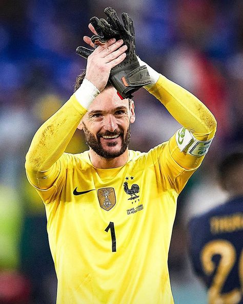 France National Football Team, Hugo Lloris, Messi Vs Ronaldo, Messi Vs, France Football, Association Football, Play Soccer, Fifa World Cup, Cristiano Ronaldo