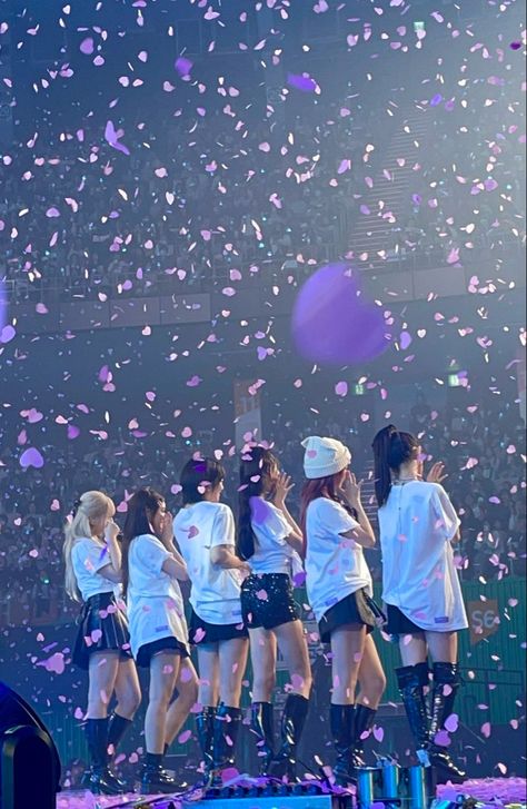 ive 💜 jjang_genius_04 Dream Concert, Ice Queen, I Am A Queen, Group Photos, Starship Entertainment, Show Photos, Kpop Girl Groups, Korean Singer, First World