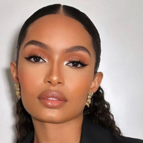 Check more at https://beautyfashionideas.com/makeup/14401/ Neutral Dark Skin Makeup, Outdoor Makeup Looks, Eye Makeup On Black Women, Black Woman Makeup Looks, Natural Makeup Looks For Black Women, Bridal Makeup Black Women, Wedding Makeup Black Women, Yara Shahidi Makeup, Yara Shahidi Outfits